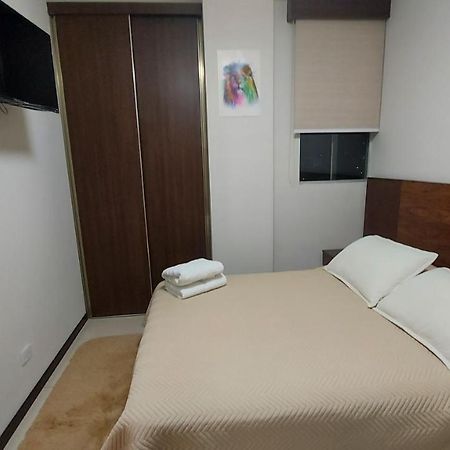 Hermoso Y Unico Apartamento Moderno, En Pleno Centro De Santa Cruz, Con Netflix Wi-Fi De 60 Mb, Estacionamiento Gratis Y Ac En Todos Los Ambientes Santa Cruz de La Sierra Exterior photo